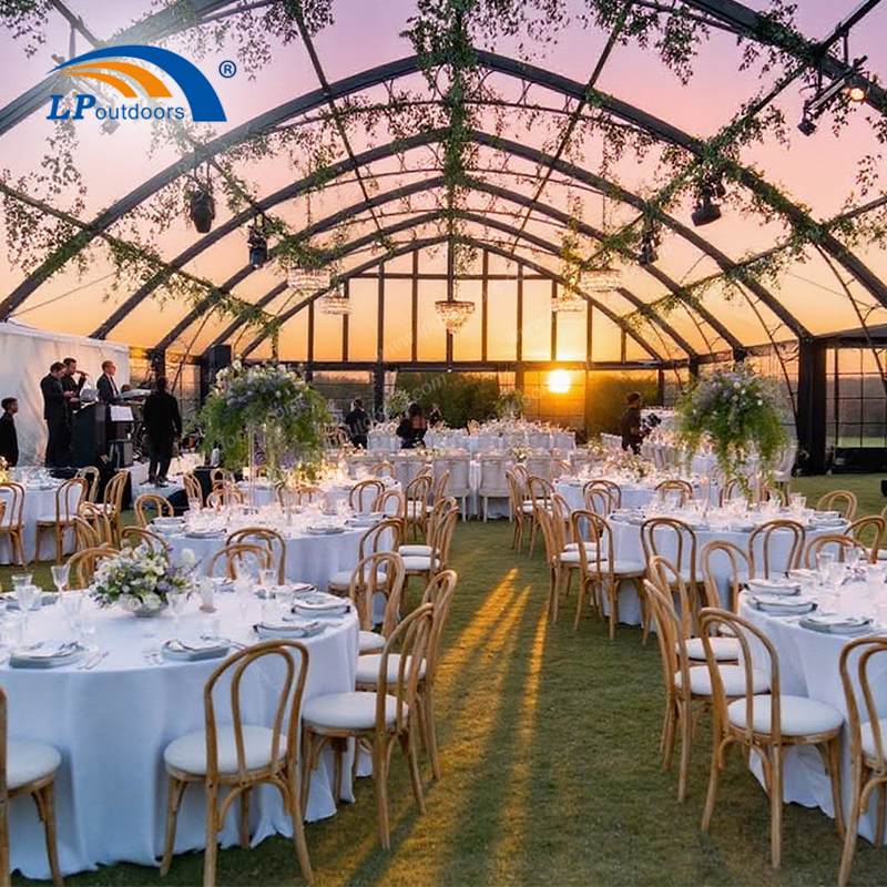 tenda de casamento no jardim
