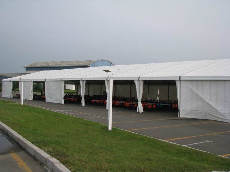 grande tenda para evento ao ar livre