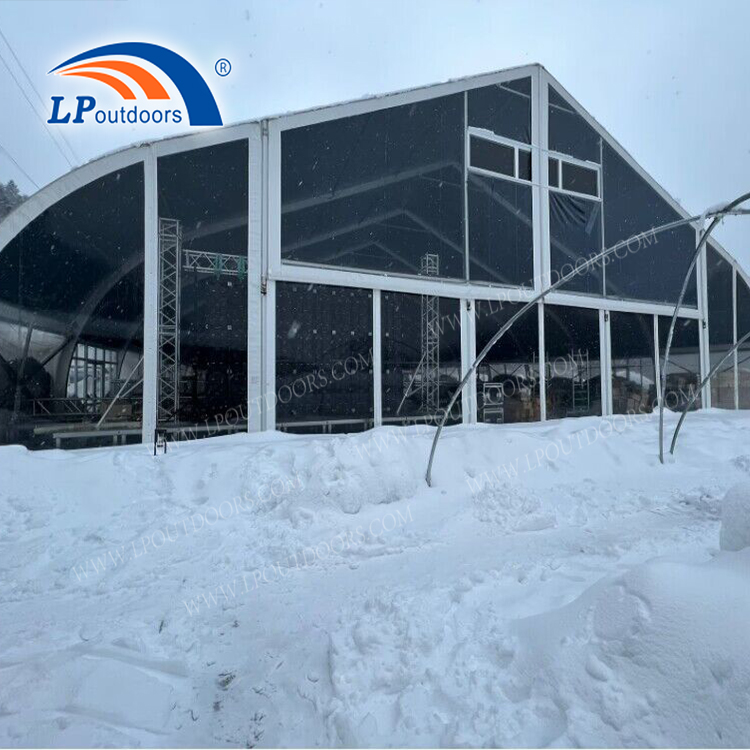 Barraca de futebol em pequena escala para treinamento para jovens-com apoio à cerca de segurança