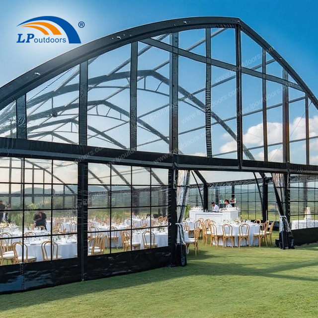 Marques de laranjaria de arco de luxo - elegância retrô atende ao moderno espaço de eventos ao ar livre