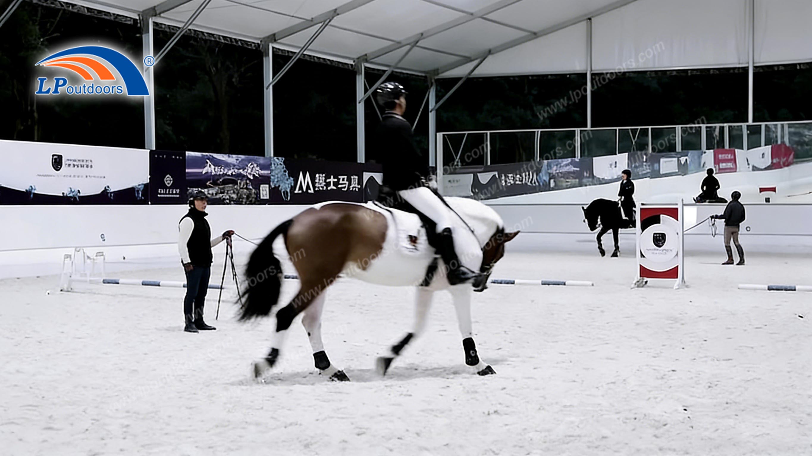 Salão Hípico para Venda | Arena de treinamento equestre coberta