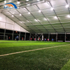 Estrutura do campo de futebol e cobertura do estádio para todos os climas