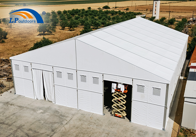 Projetos de tendas para festas de altura alta em todo o mundo