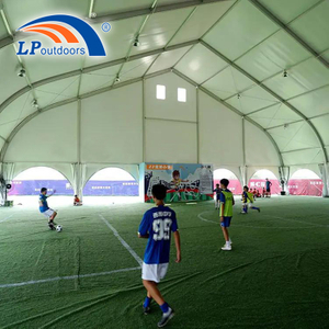 Barraca de futebol em pequena escala para treinamento para jovens-com apoio à cerca de segurança