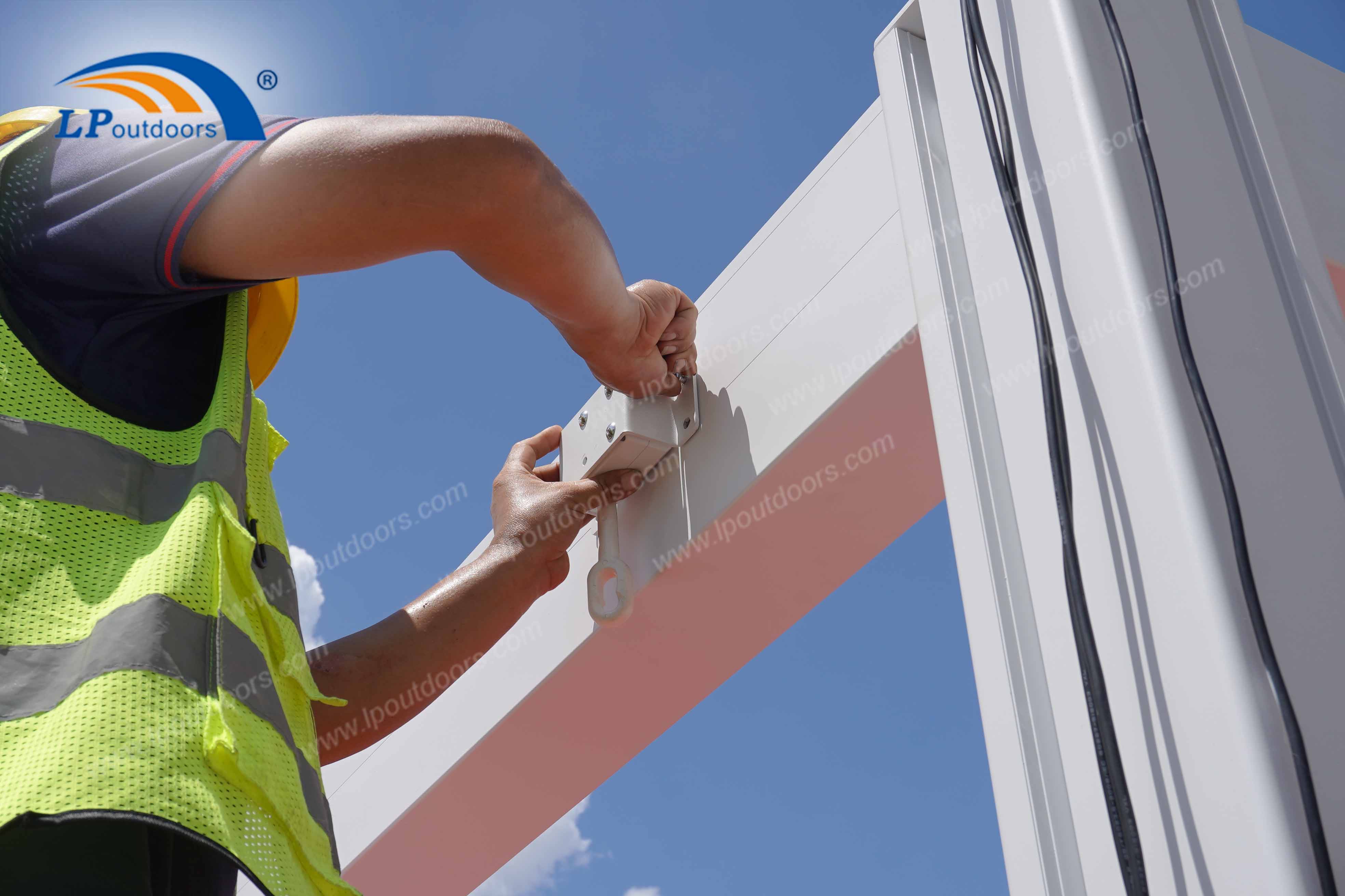 Trabalhador Instale a pérgola