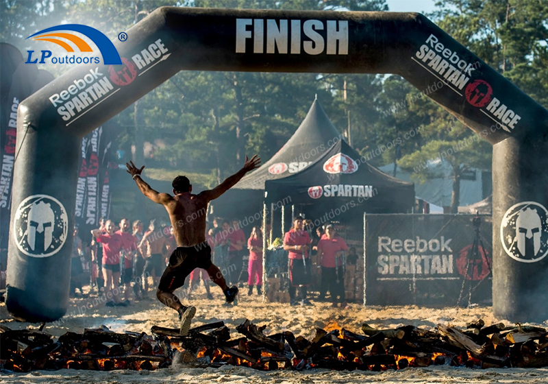Por que os eventos Spartan Race e OCR dependem mais de estruturas temporárias do que de corridas de rua